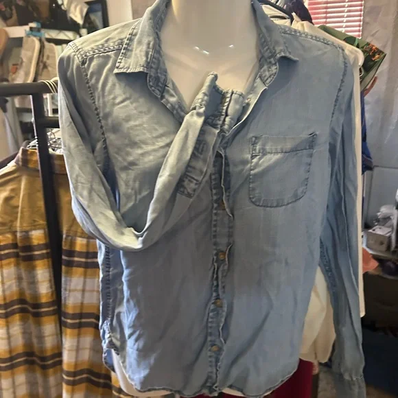 Light Blue AEO Button-Up Shirt - Picture 2 of 5